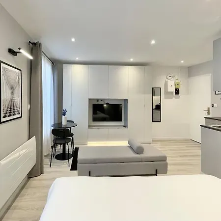 Charming Marais, Republique, Bastille