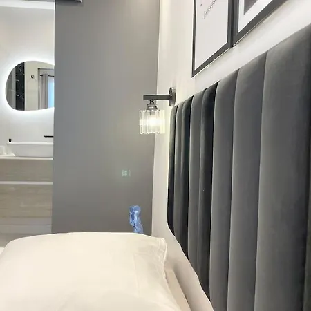 Charming Marais, Republique, Bastille *